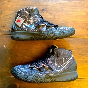 Nike kybrid S2, Kylie Irving sneakers, size youth 6.5 black